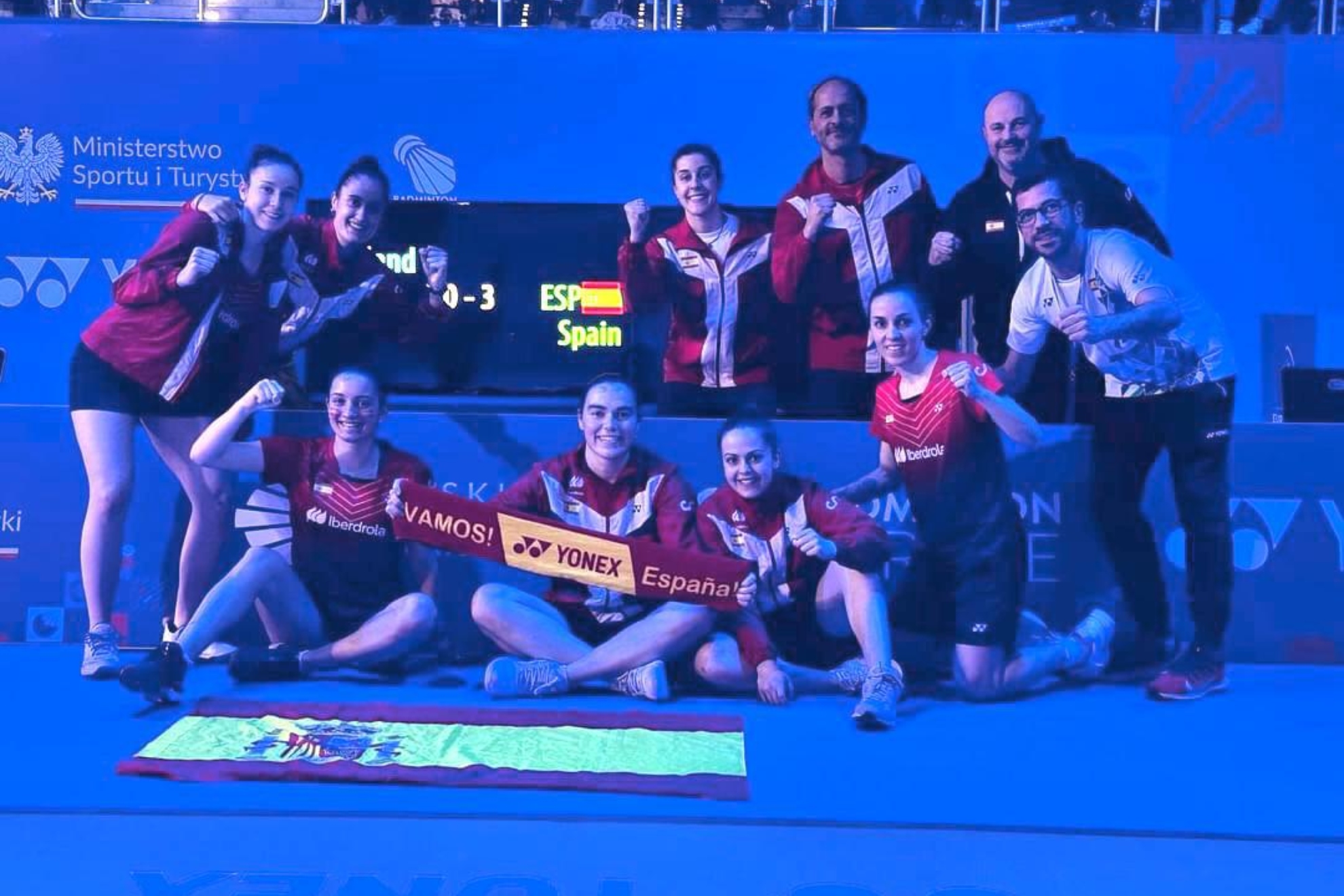 El equipo español femenino de bádminton tras lograr el pase a la final del Europeo.