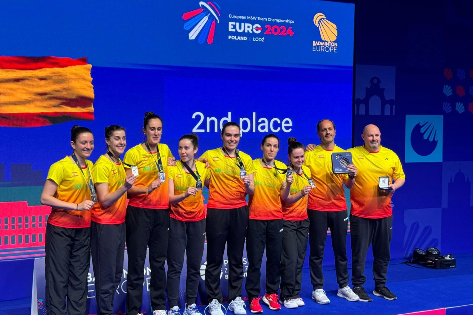 Las jugadoras españolas celebran la plata europea.