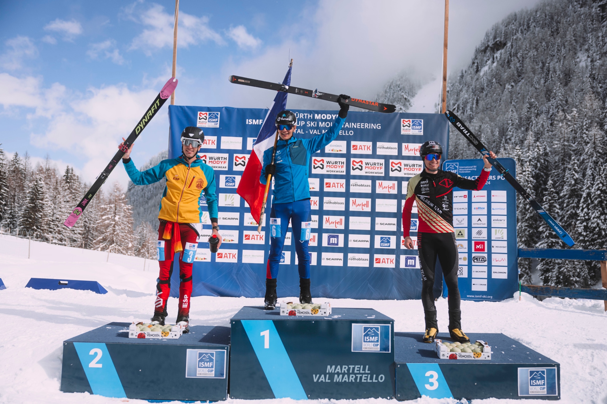 Oriol Cardona, Robin Galindo y Maximilien Drion, en el podio de Val Marello