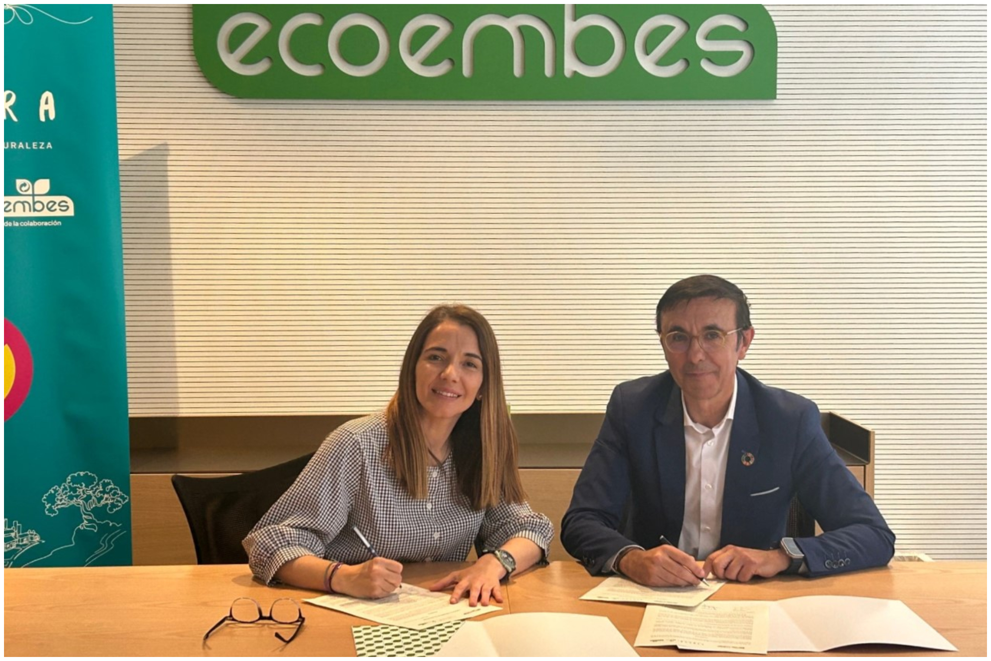 Nieves Rey, directora de Comunicacion y Marketing de Ecoembes, y Jose Hidalgo, presidente de la Asociacion del Deporte Español.
