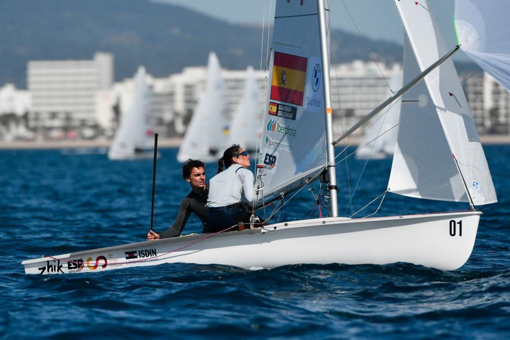Xammar y Brumann, en acción en el Mundial de 470 mixto en la Bahia de Palma
