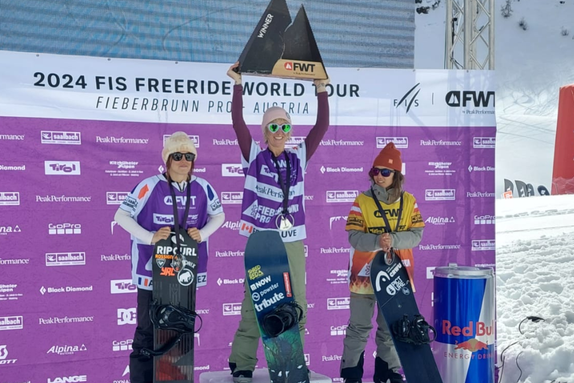 El podio de la cita del Freeride World Tour en Fieberbrunn: Anna Martínez, Erin Sauve y Nuria Castán.