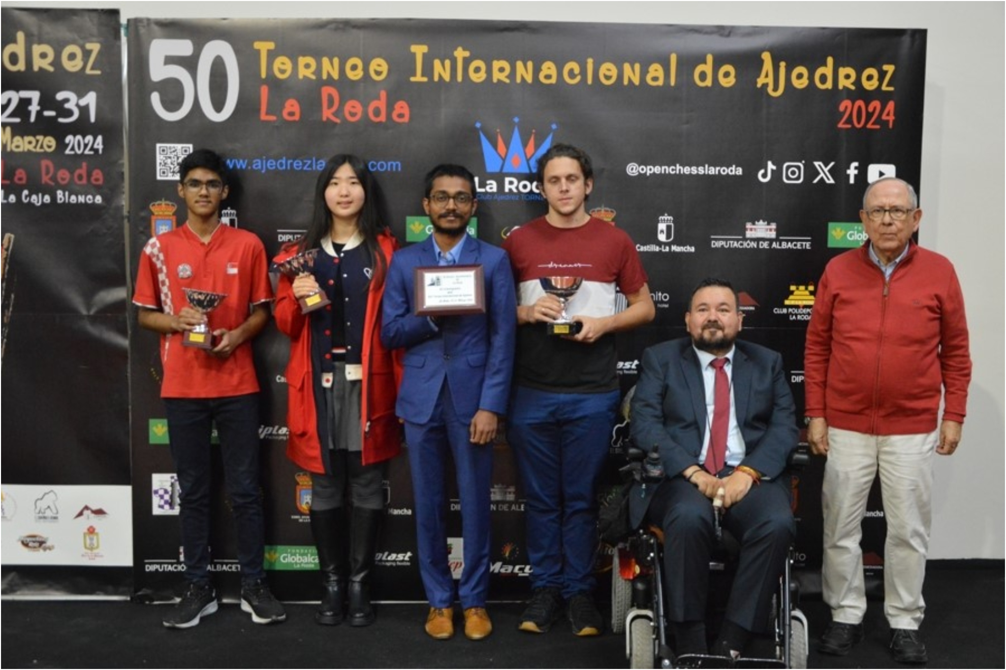 El podio con los ganadores del torneo de ajedrez de La Roda.