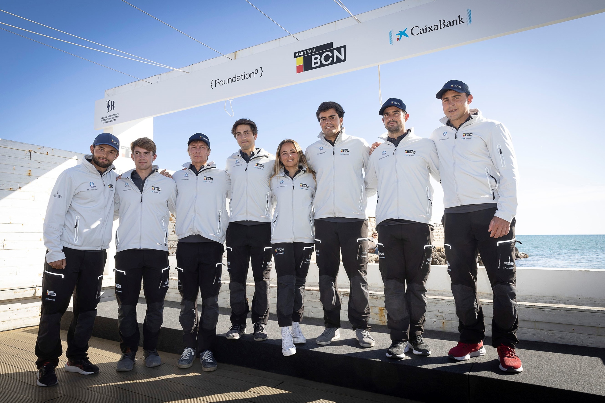 La tripulación del Sail Team BCN para la Copa América juvenil.