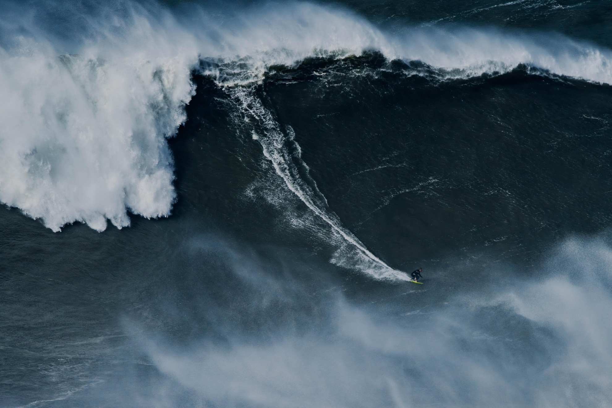 El surfista Sebastian Steudtner logró surfear la ola más grande de Nazaré. Ahora solo falta esperar y que se le reconozca oficialmente el récord.