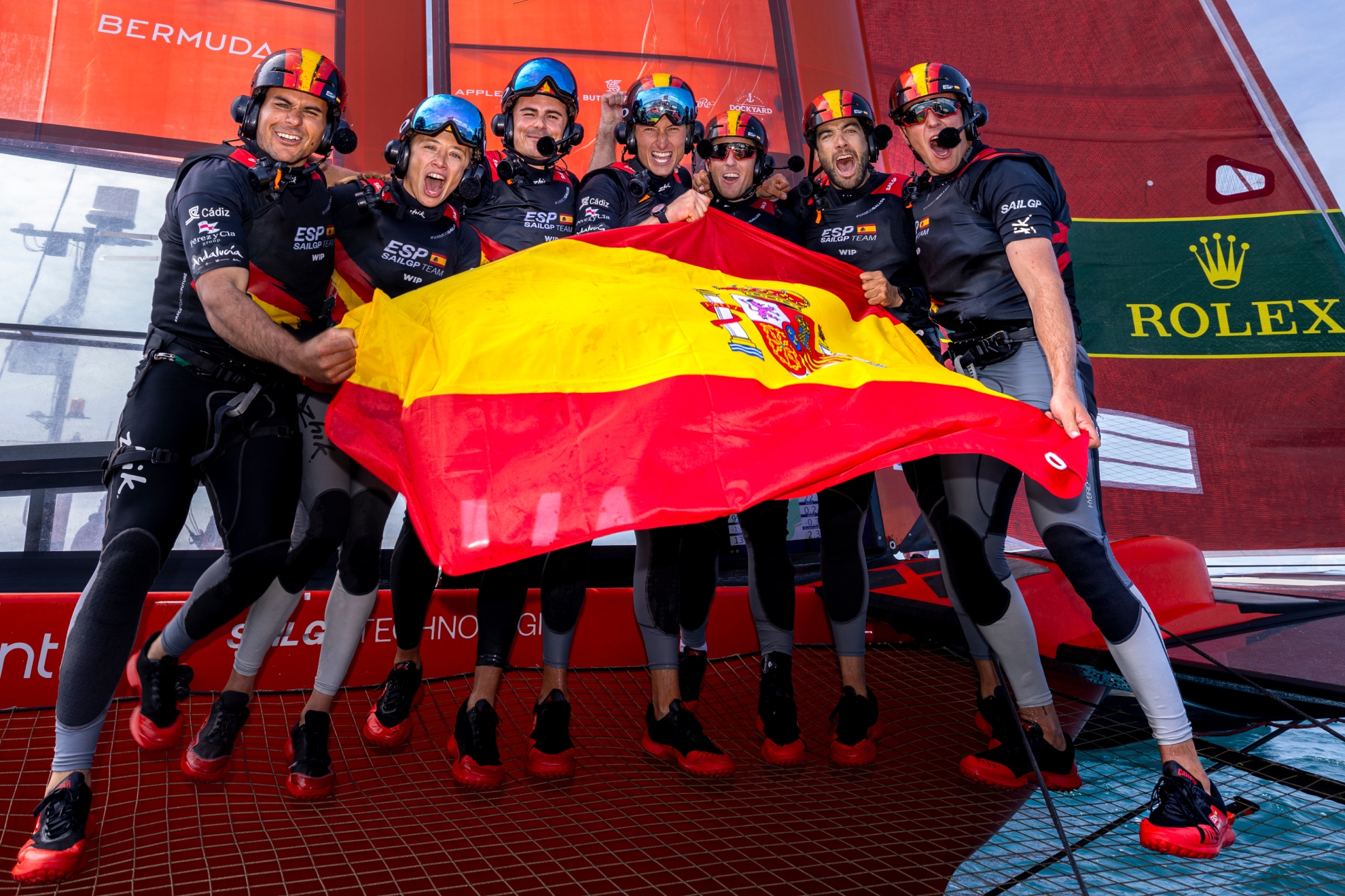 La tripulación española celebra su triunfo en el Gran Premio de Bermudas.