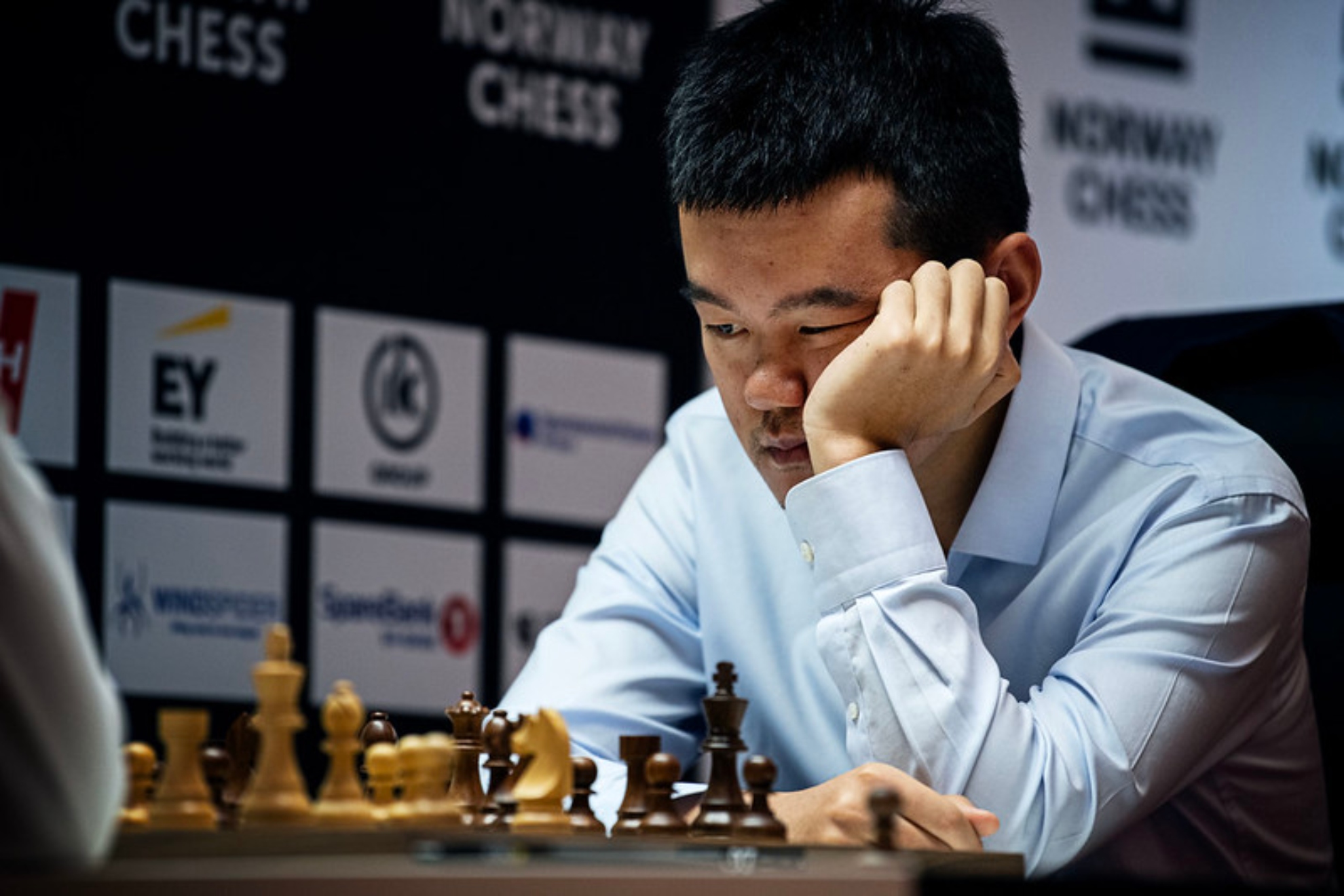 El chino Liren Ding, campeón del mundo, durante una de sus partidas en el torneo.