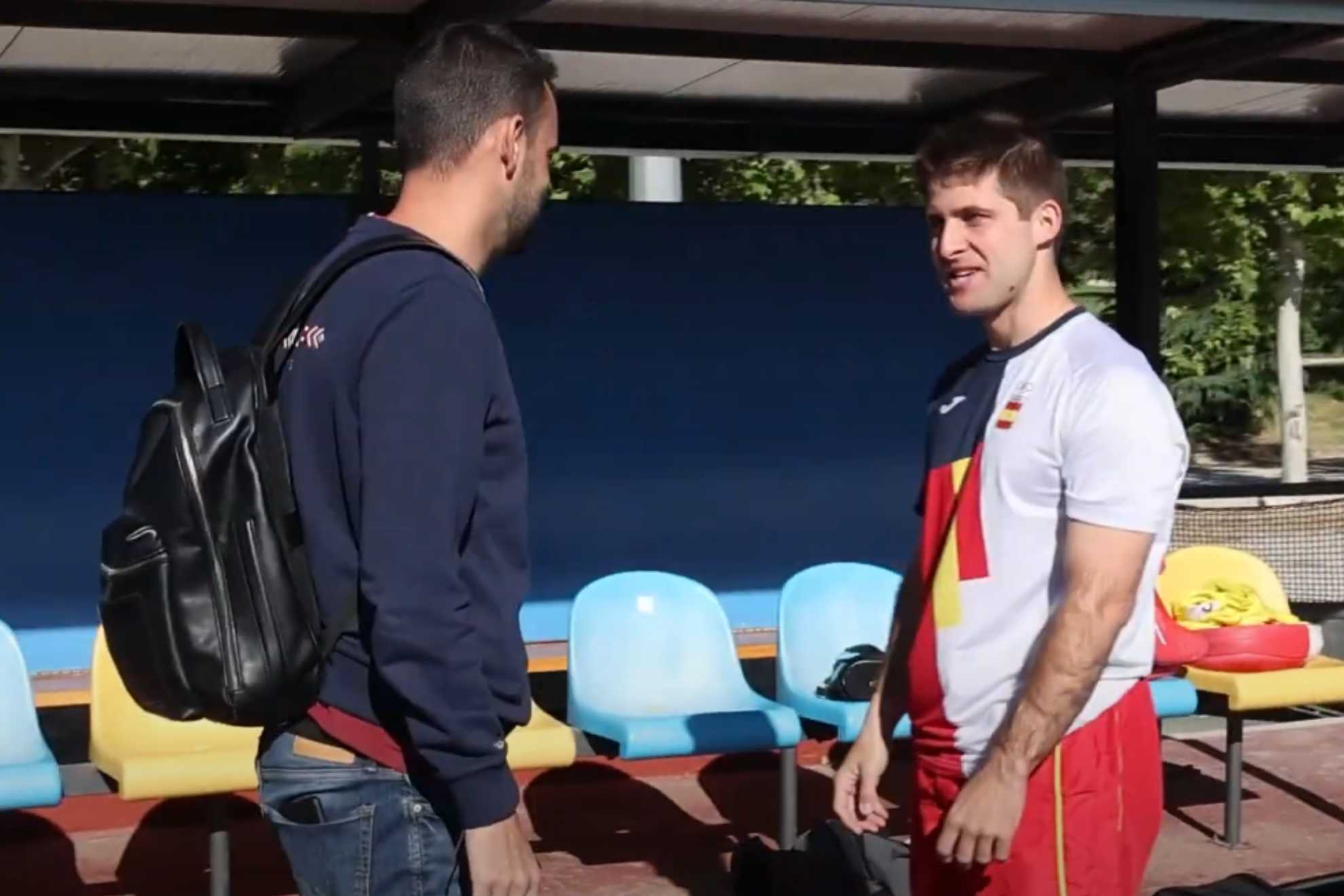Rafa Revilla junto al redactor de MARCA