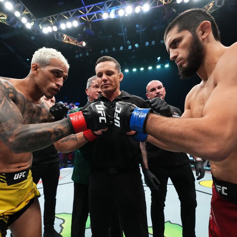 Oliveira y Makhachev en su primer combate.