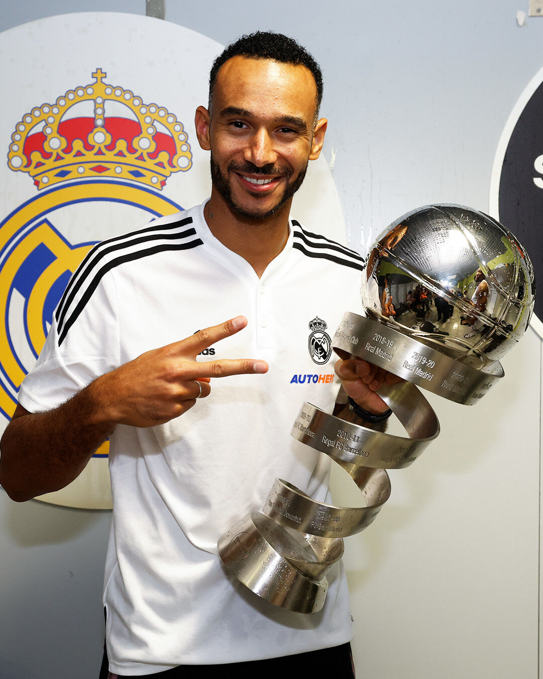 La fiesta del Madrid tras ganar la Supercopa al Barça: el tradicional ...