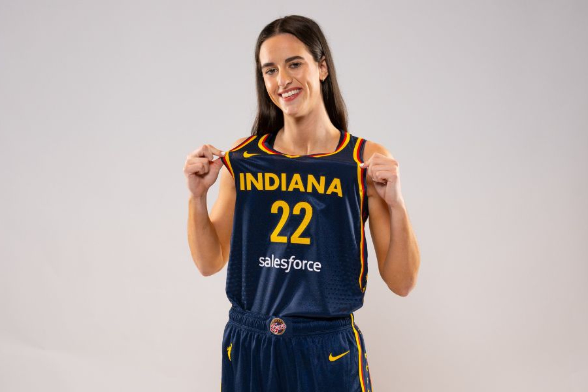 Caitlin Clark se estrena en la WNBA el primer día de una nueva era Marca