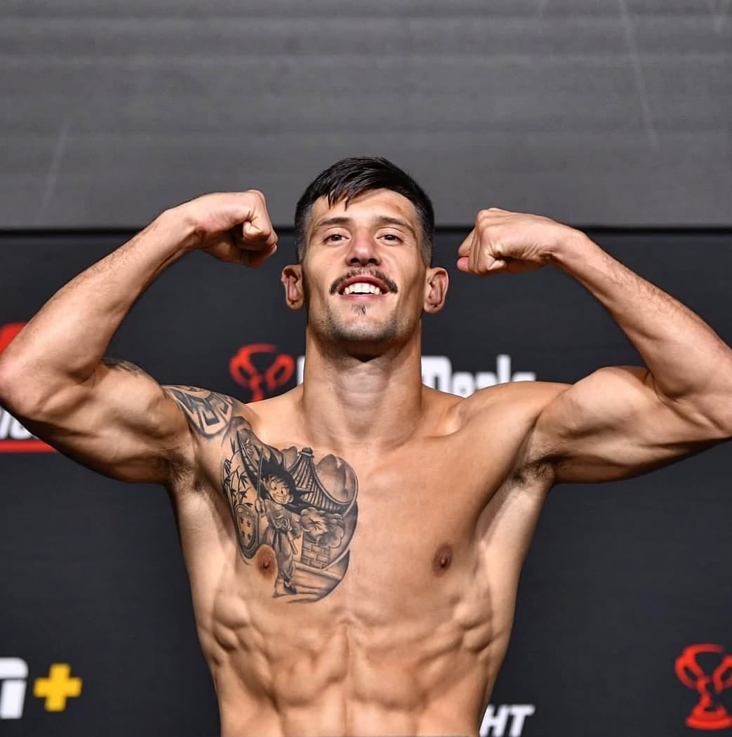 Joel Álvarez, during a weigh-in.