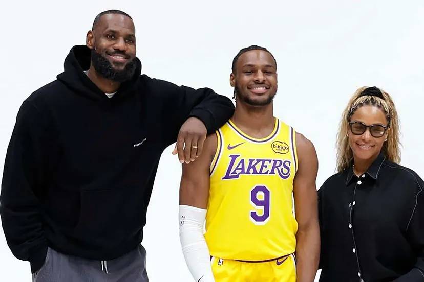 Basket-ball : "LeBron couche avec la mère d'un coéquipier"