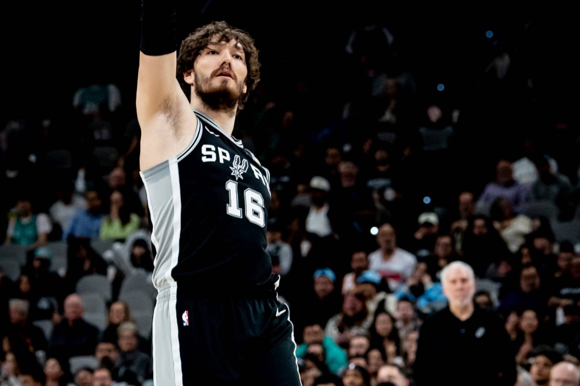 Cedi Osman, in a game with the San Antonio Spurs