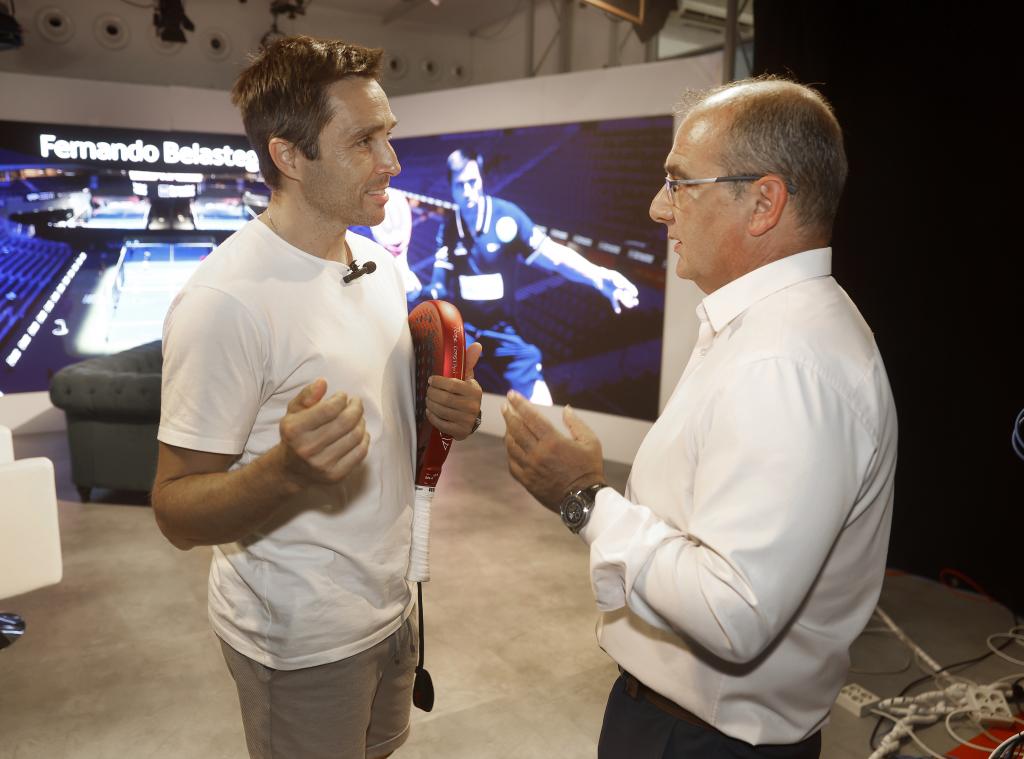 Fernando Belasteguín talks with Juan Ignacio Gallardo, director of MARCA.