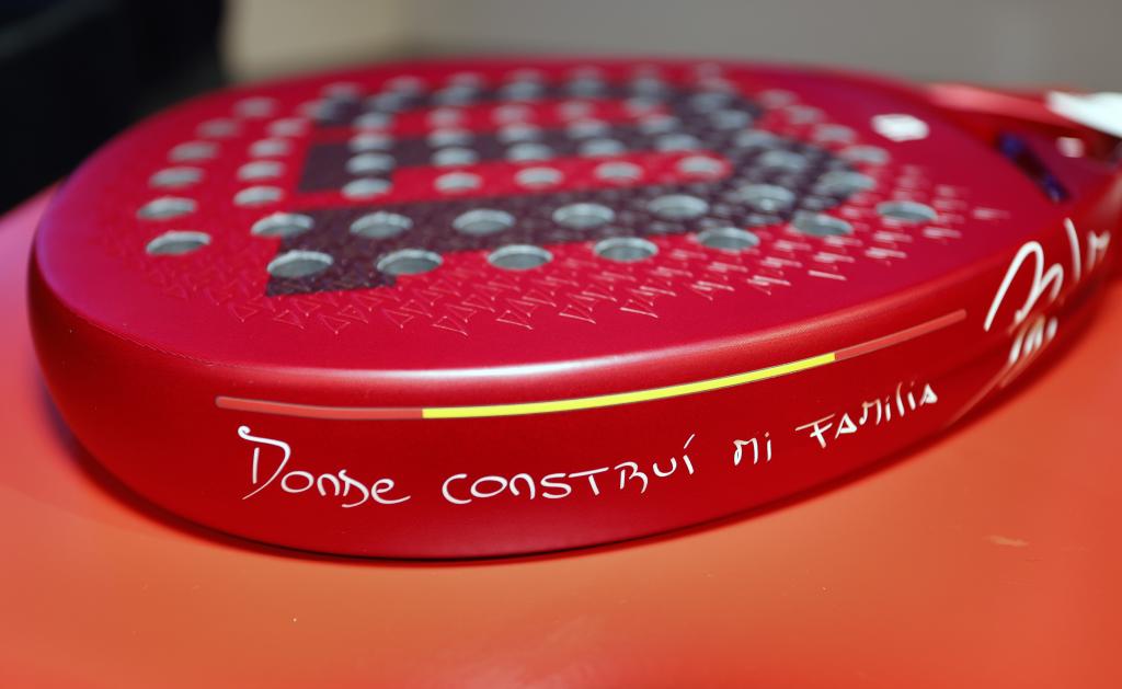 Special edition of Belasteguín's racket for his last tournament in Madrid.