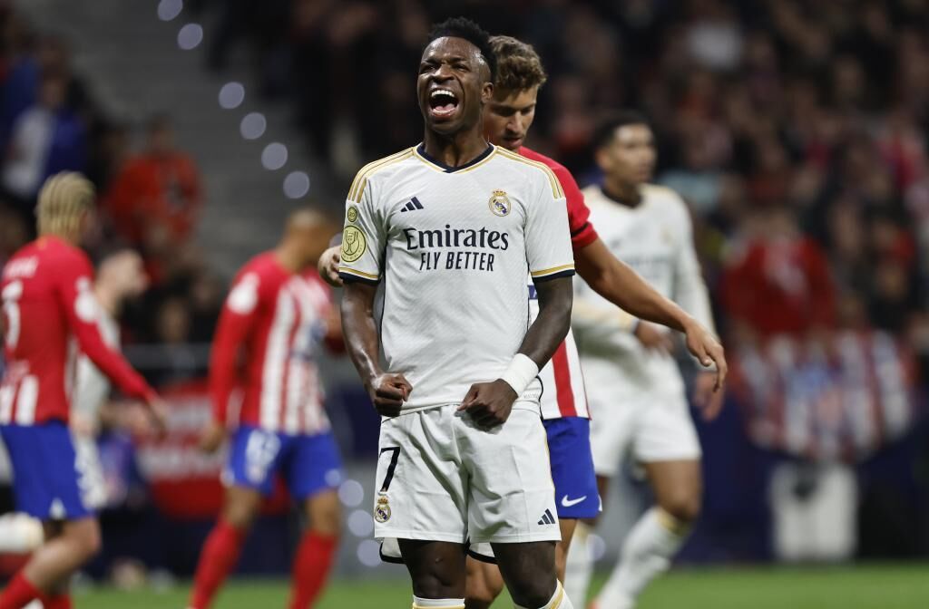 Las imágenes del derbi de Copa: los mil gestos de Vinicius a la grada ...