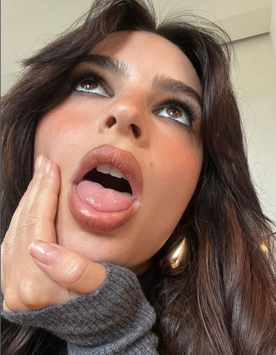 Emily Ratajkowski As Roma Emily Ratajkowski y sus infidelidades futbolísticas: descubren la ...