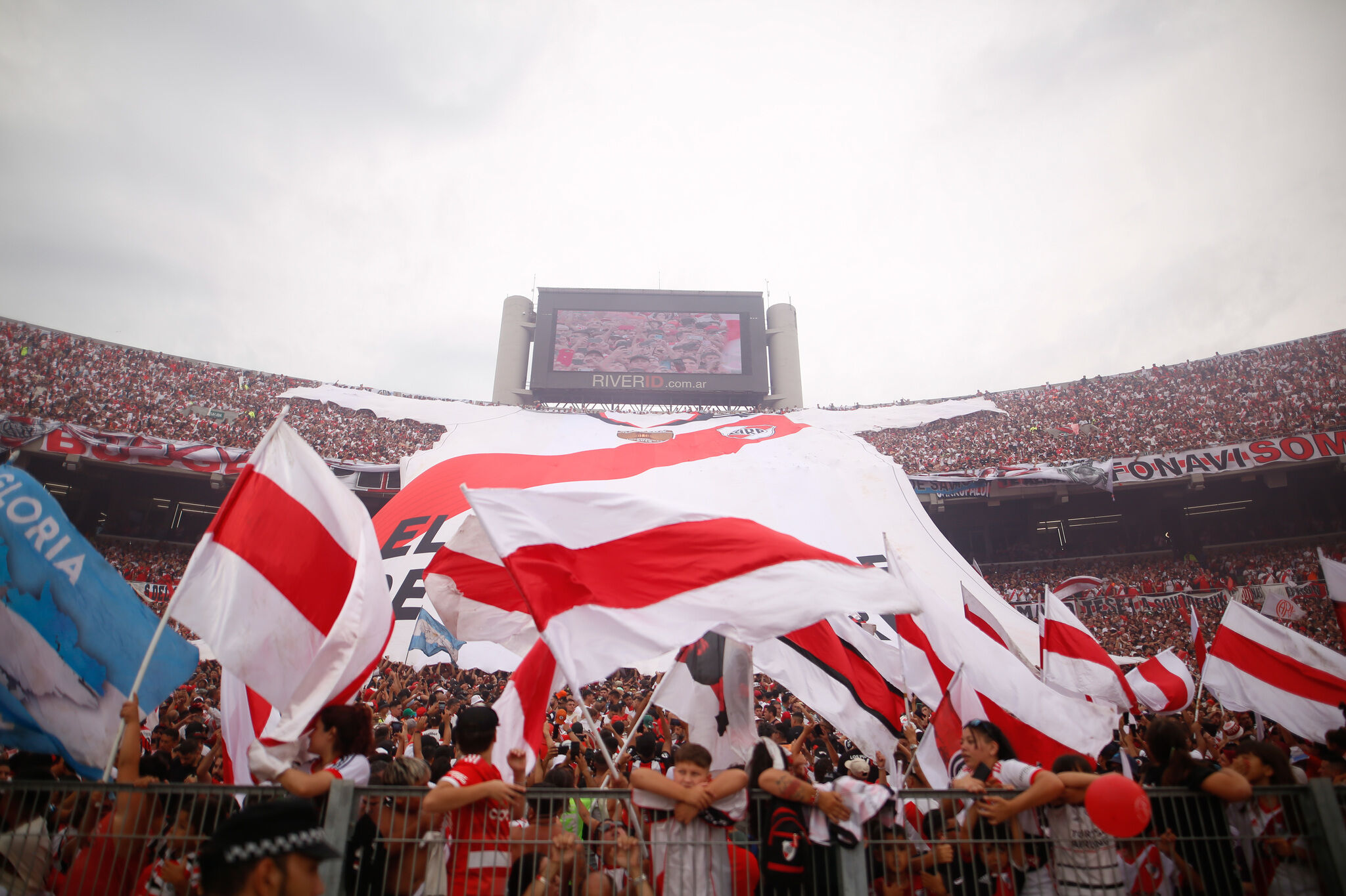La pasión de un River Plate 1-1 Boca Juniors: locura en el Monumental ...