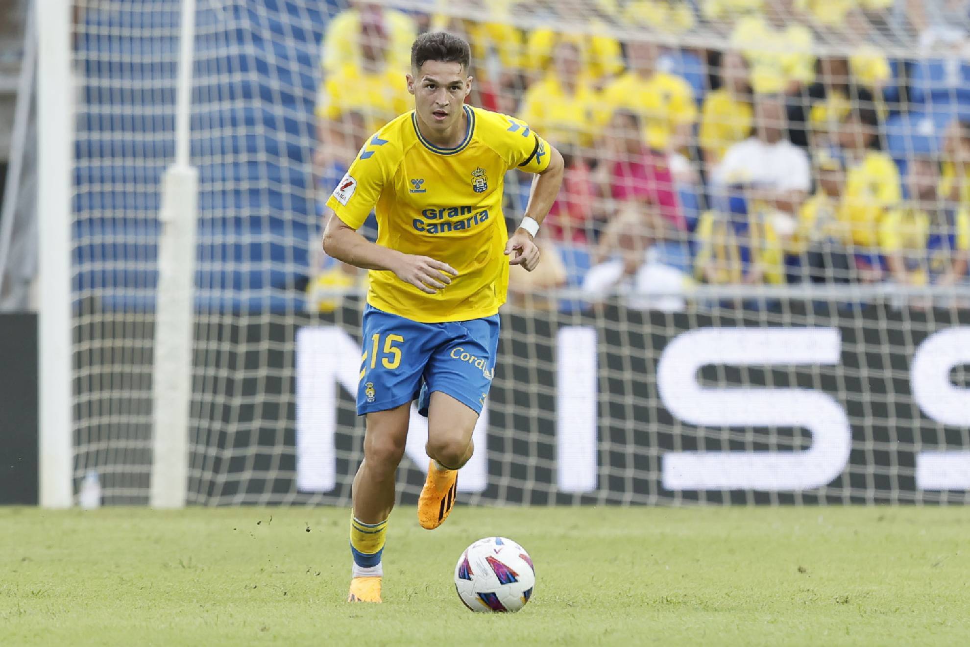 El Como quiere llevarse a Mika Mármol de Las Palmas, con un pellizco para el Barça