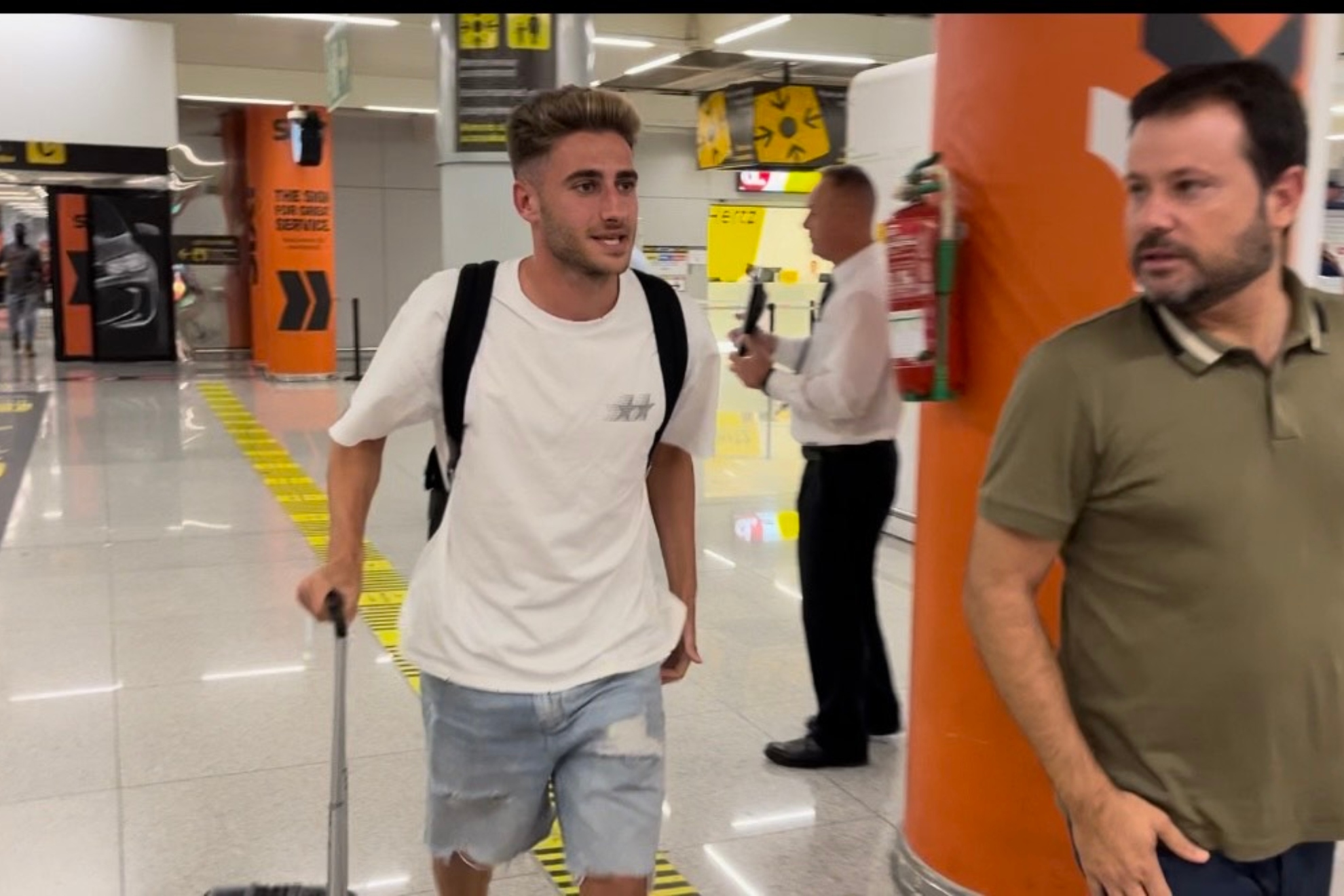 Robert Navarro, llegando al aeropuerto de Palma.