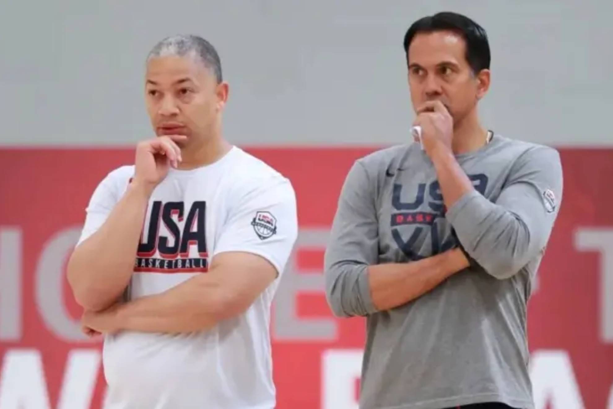 Tyronn Lue and Erik Spoelstra during a training session with the United States national team.