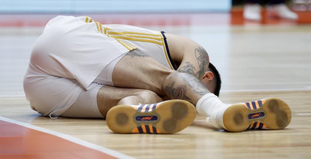 Gabriel Deck fait mal après avoir blessé le genou droit la saison dernière.