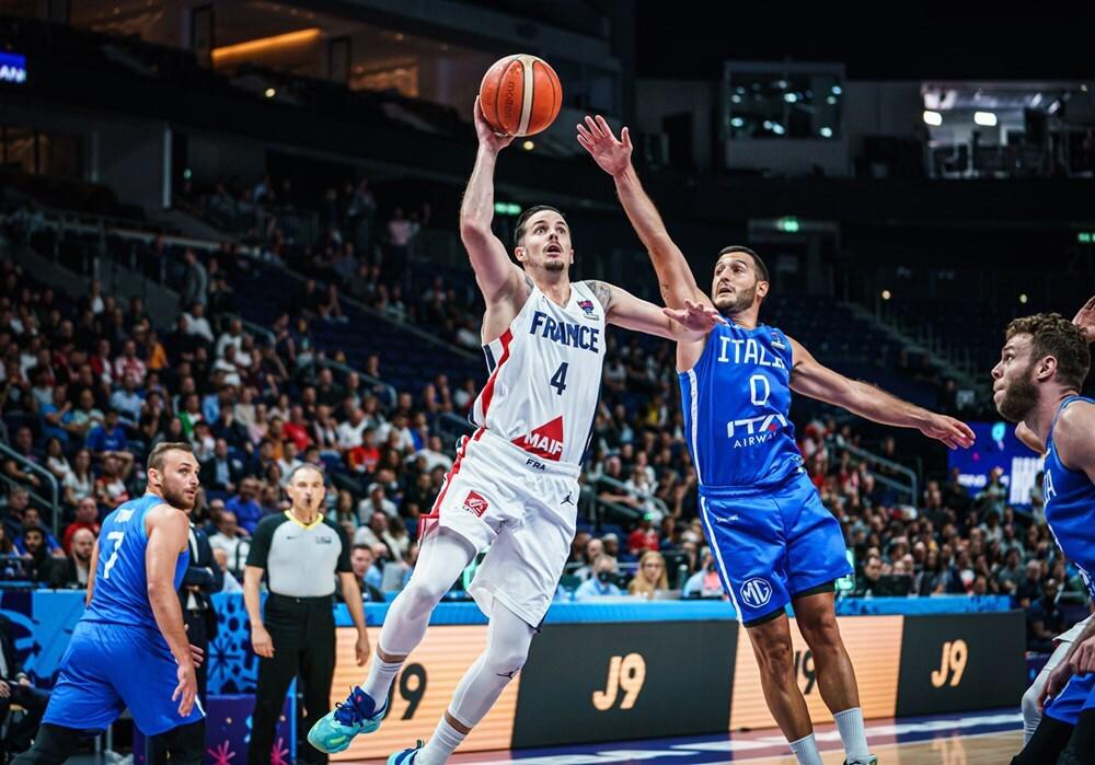 Thomas Heurtel pada laga bersama timnas Prancis di Eurobasket 2022.