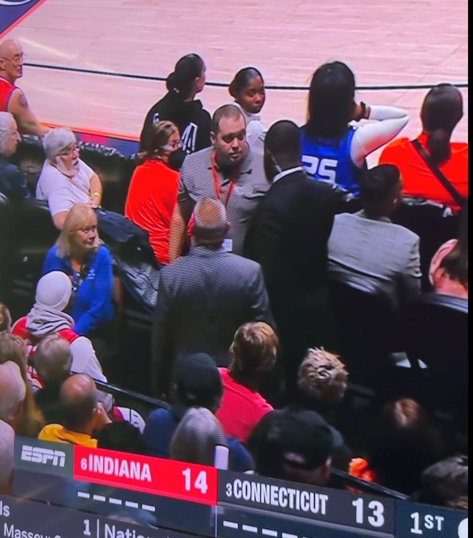 Caitlin Clark points out the fan who insulted her