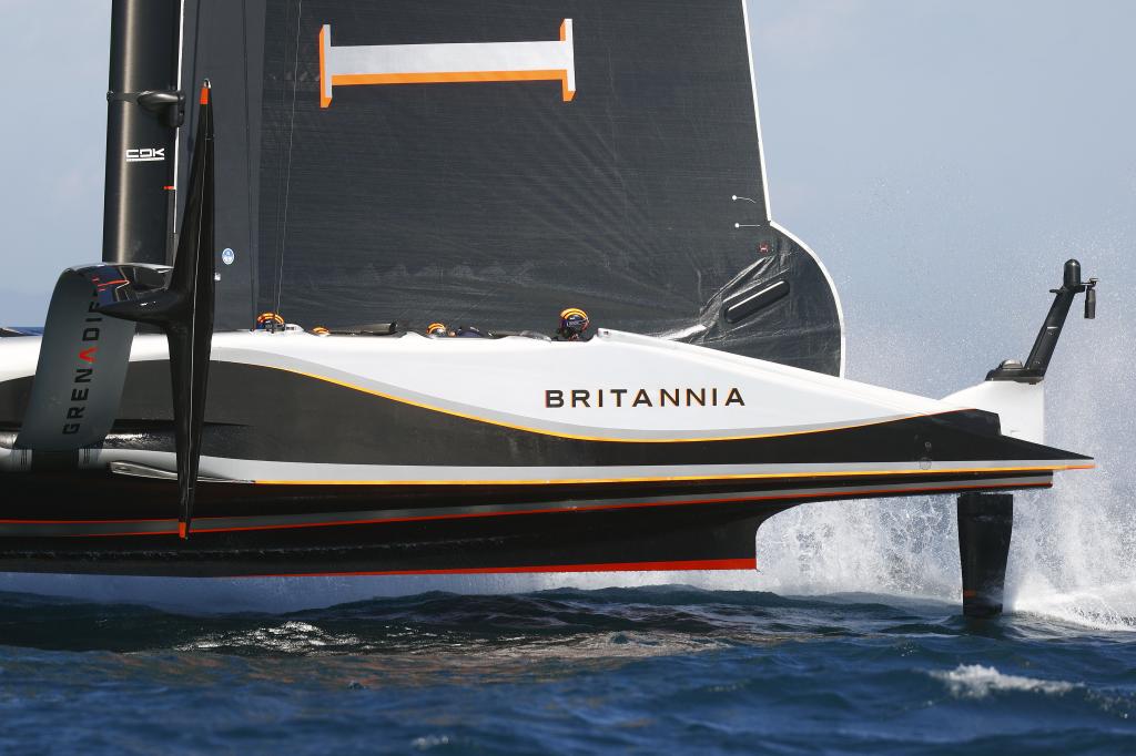 El INEOS Britannia iguala la final de la Copa Louis Vuitton.