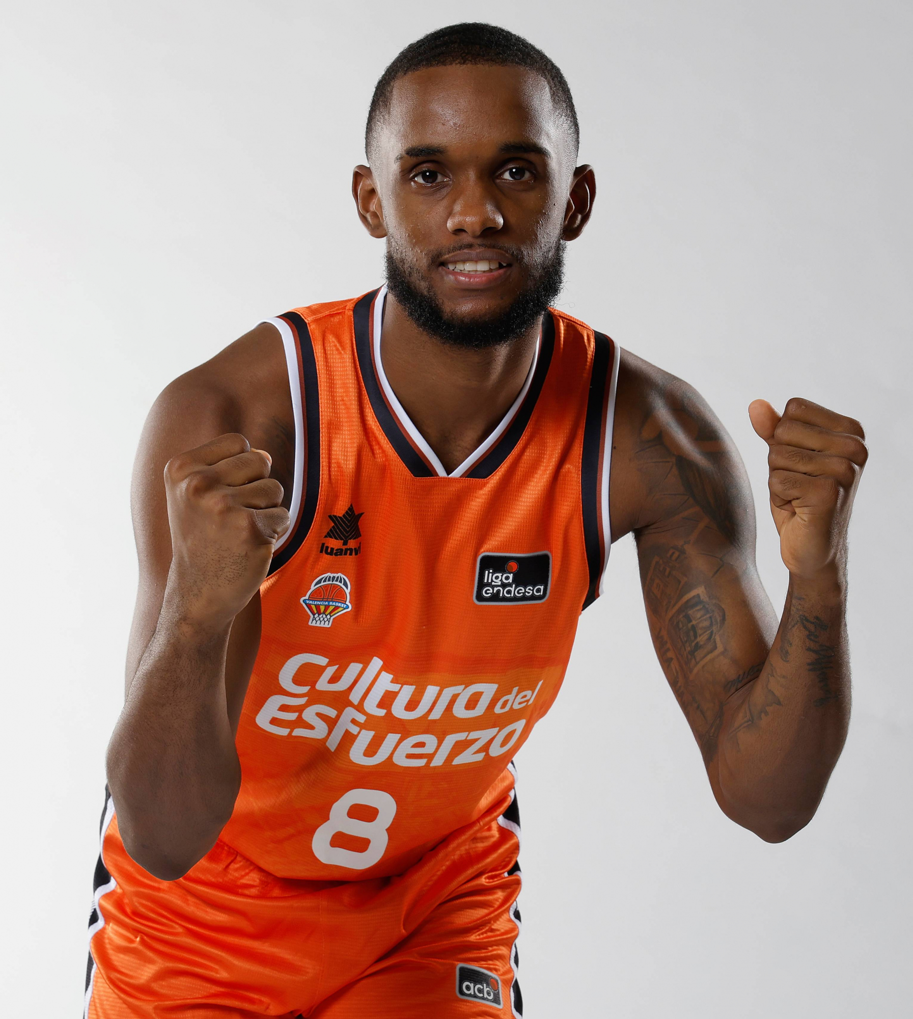 Jean Montero, en la sesión oficial de fotos del Valencia Basket.