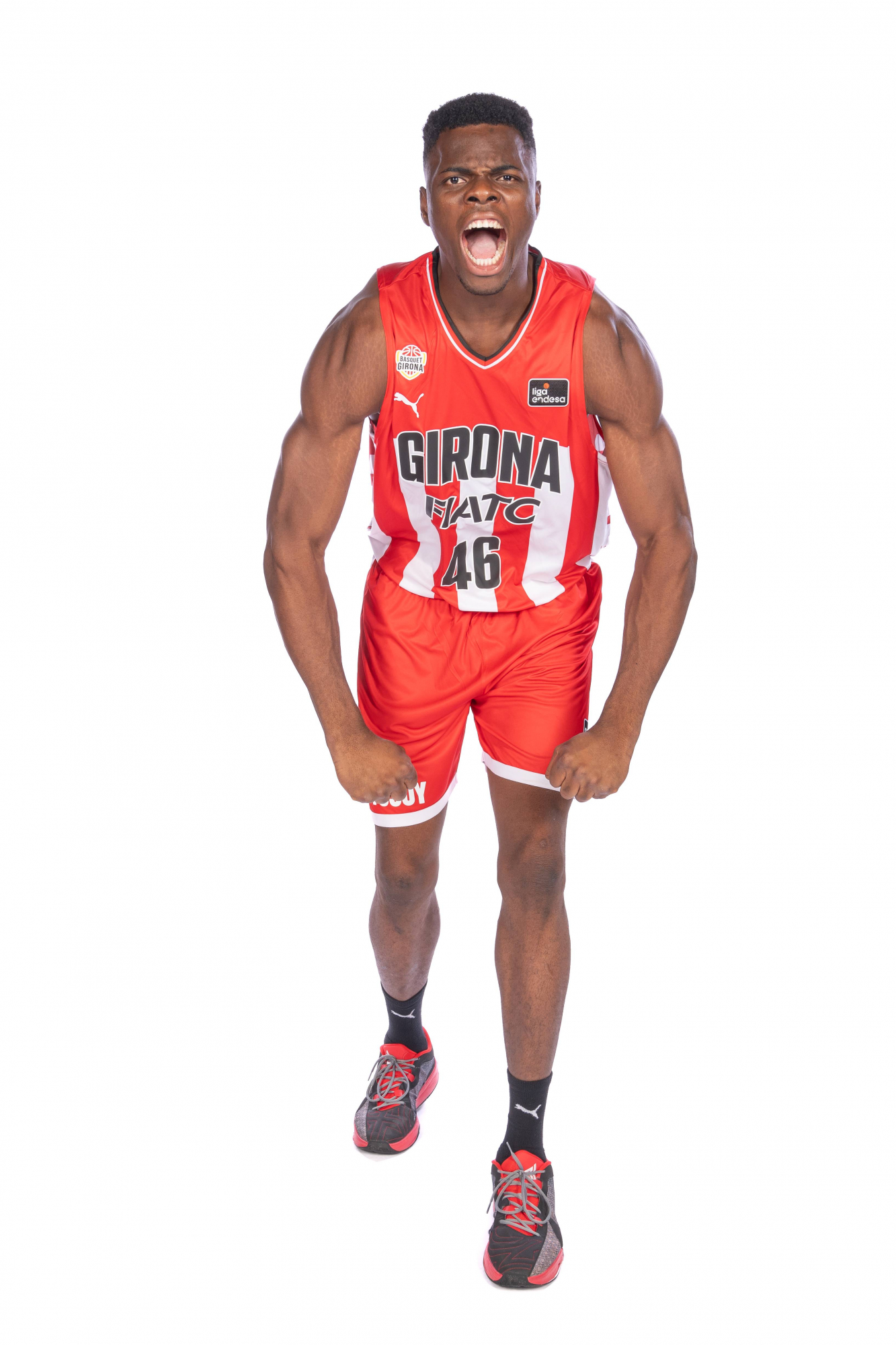 James Nnaji grita durante la sesión oficial de fotos del Bàsquet Girona.