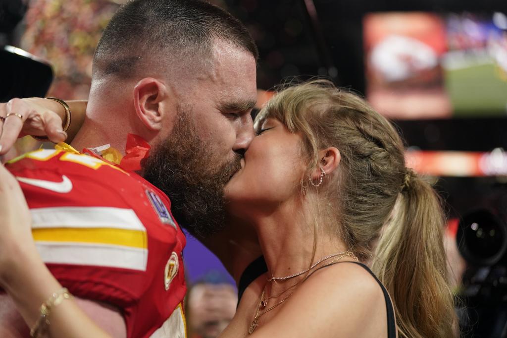 Travis Kelce dan Taylor Swift di SuperBowl terakhir