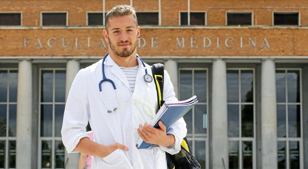 Carlos Peralta, durante a sua estadia na Faculdade Complutense de Medicina