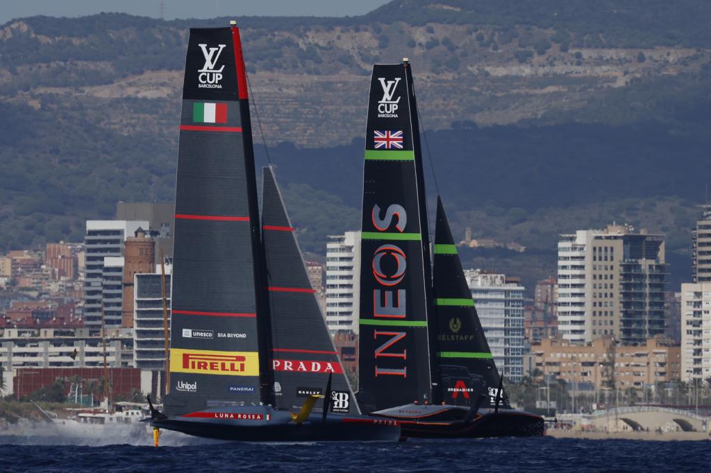 INEOS Britannia and Luna Rossa Prada Pirelli in the last regatta of the Louis Vuitton Cup final.