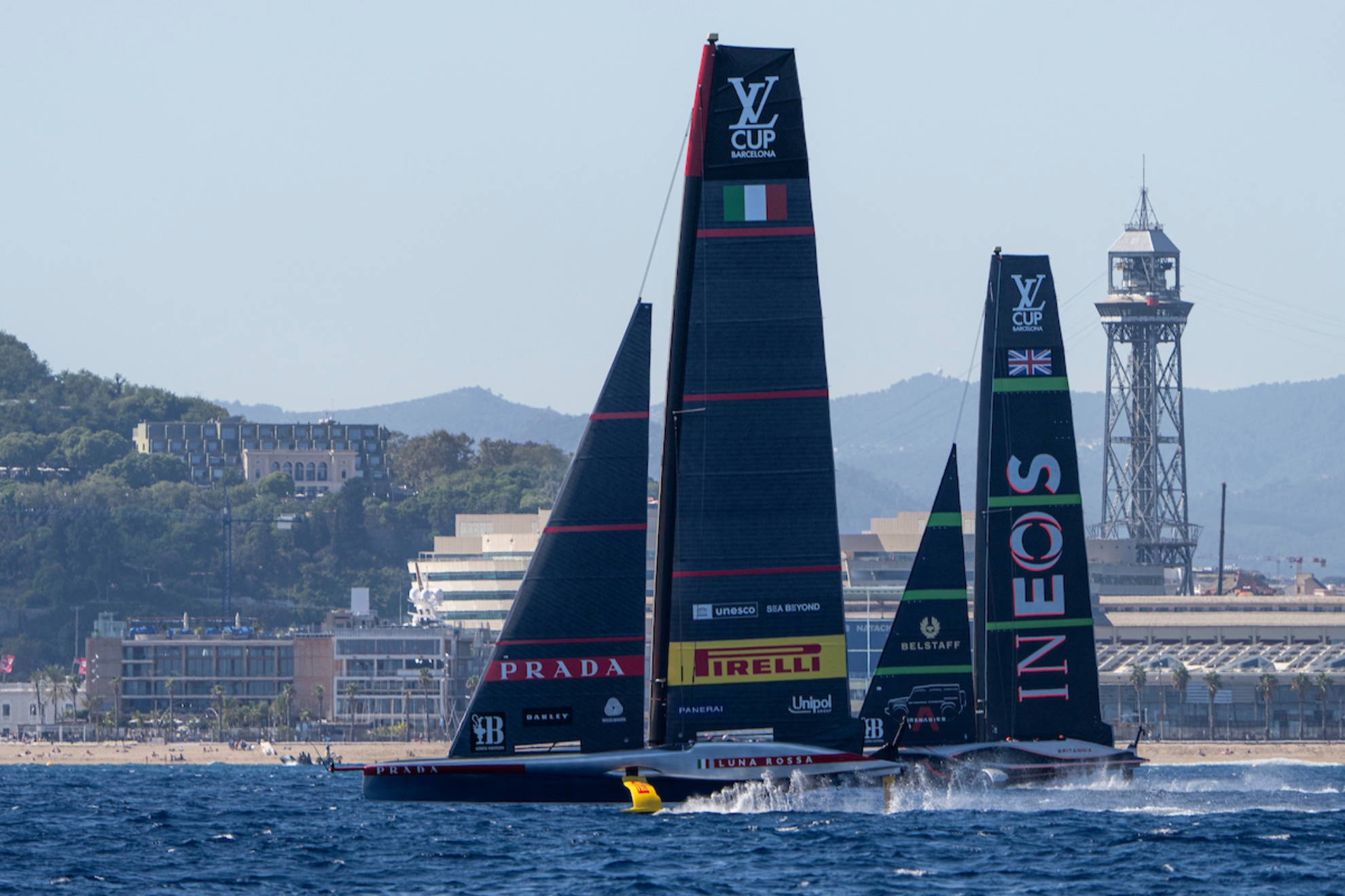 Luna Rossa Prada Pirelli y el INEOS Britannia, en la última regata de la Copa Louis Vuitton.