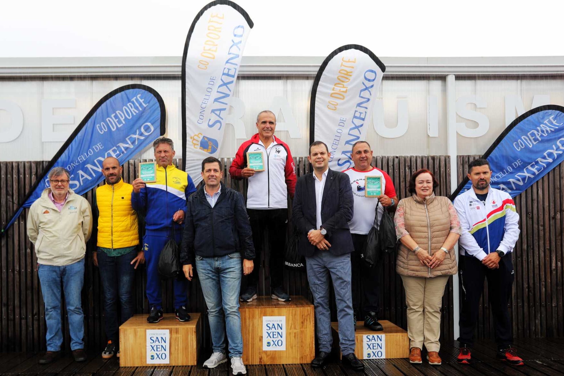 El podio: Kayak Vigo (oro), Piragüismo Cambados (plata) y Cabanas de La Coruña (bronce).