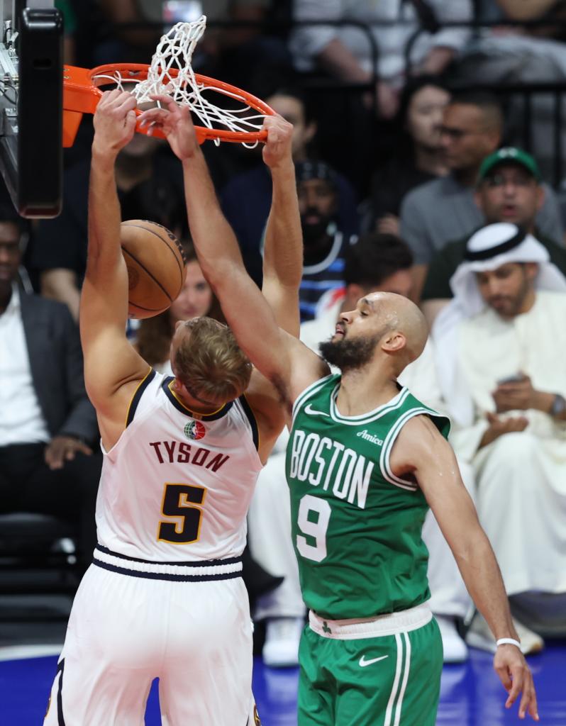 Hunter Tyson dunks against Derrick White.
