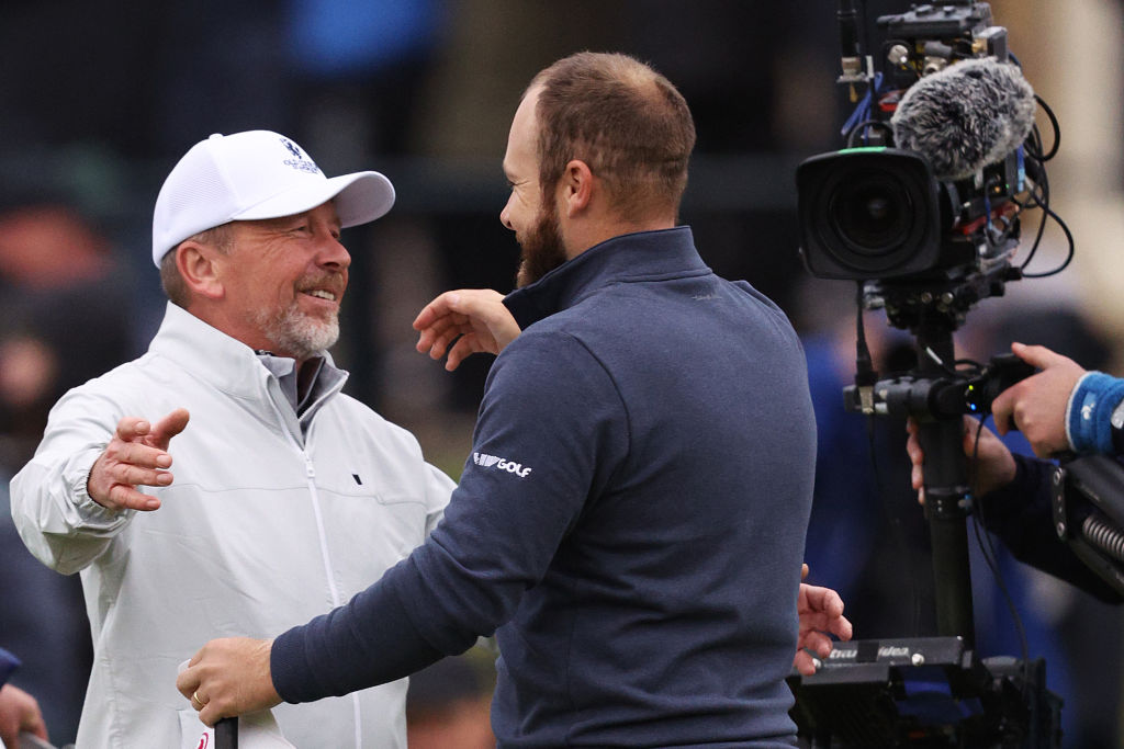 Tyrrell Hatton menerima ucapan selamat dari ayahnya