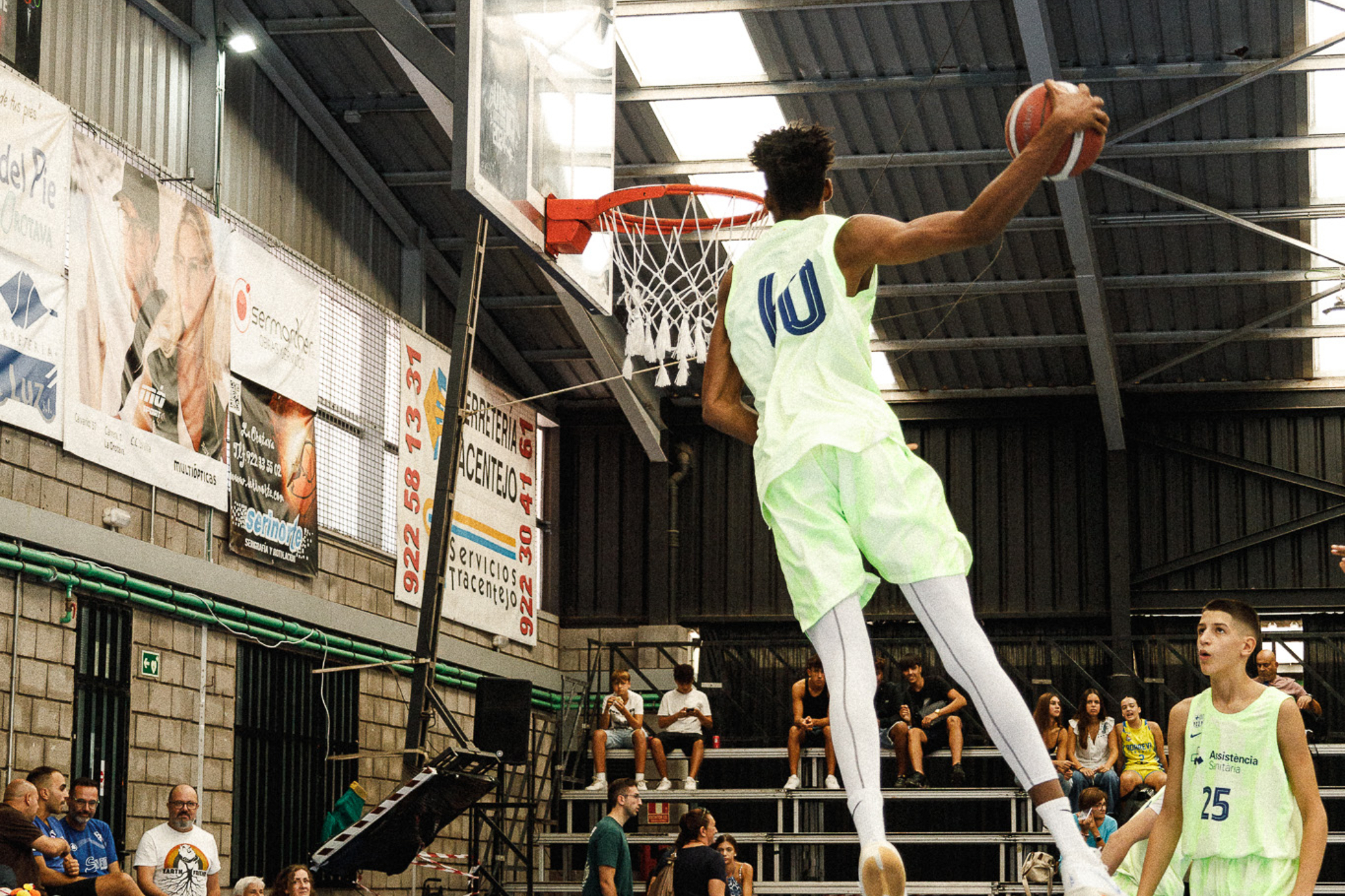 Mate de Mohamed Dabone en el Torneo U16 de La Orotava.