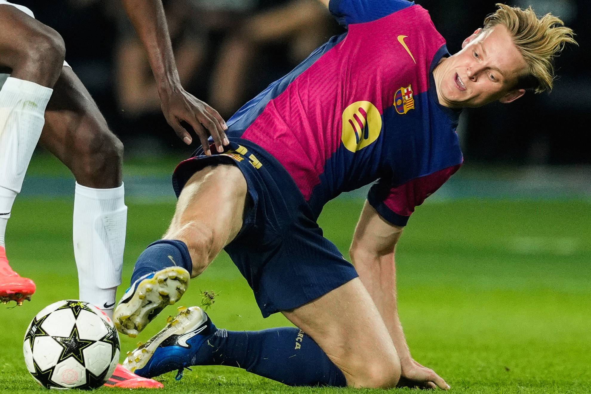 Frenkie de Jong reaparece con el Barça 163 días después: 