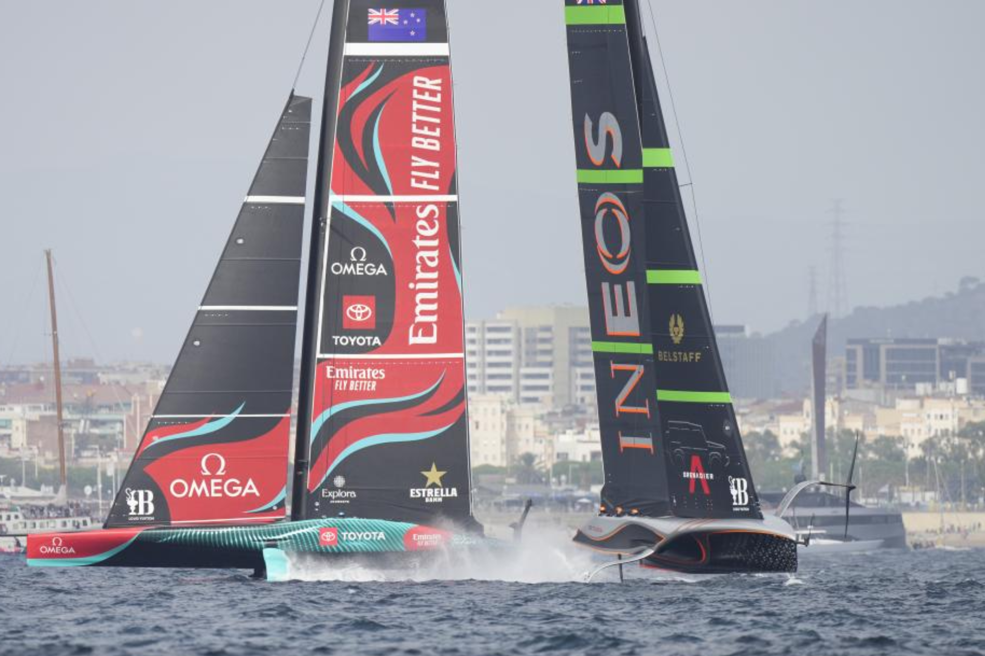 Emirates Team New Zealand e INEOS Britannia.