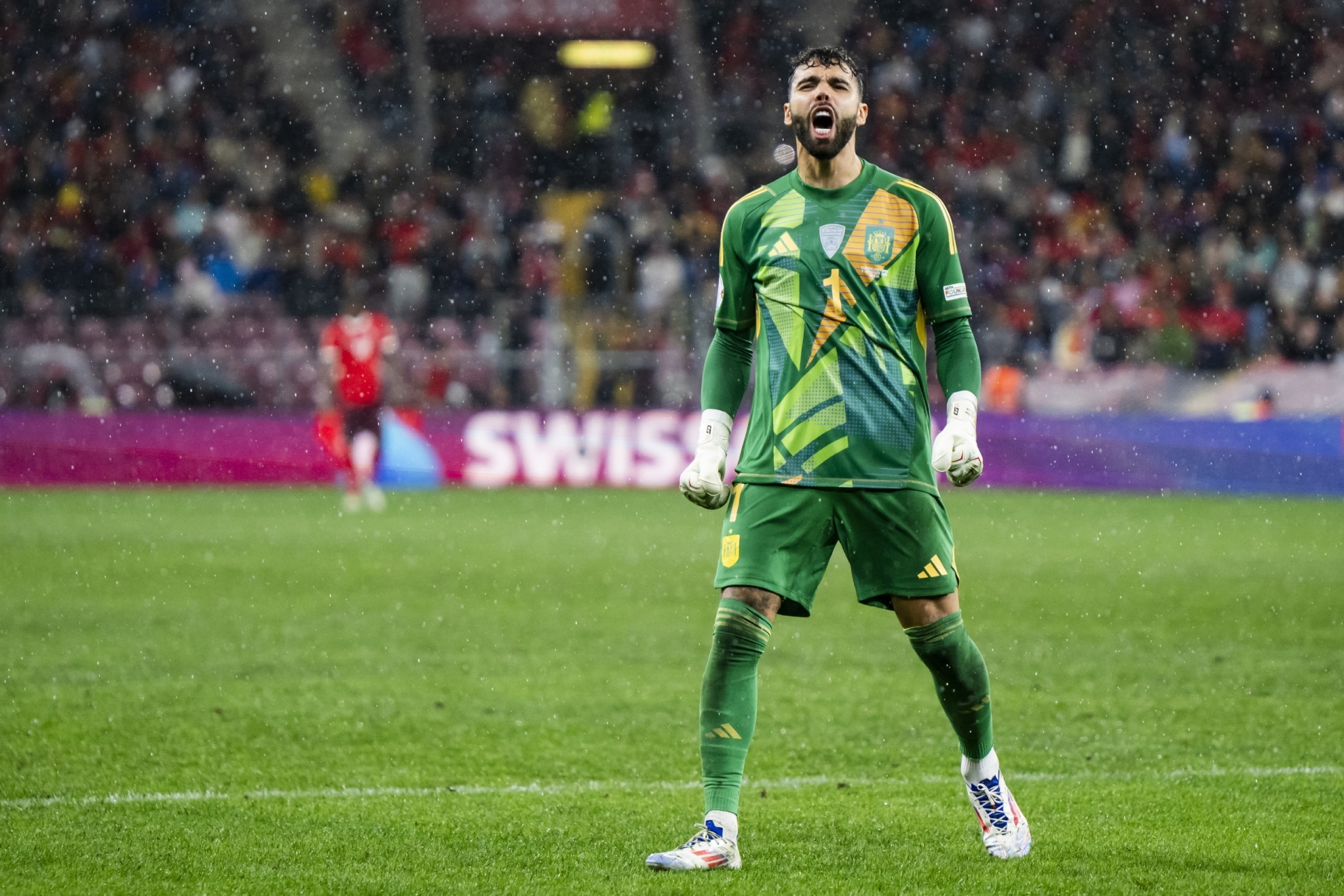 David Raya celebra uno de los goles de la selección