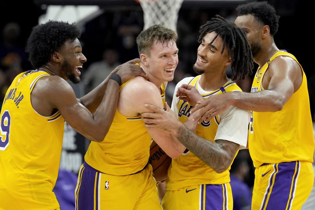 Lakers memiliki rookie yang merupakan pemain meriam… dan itu bukan Bronny