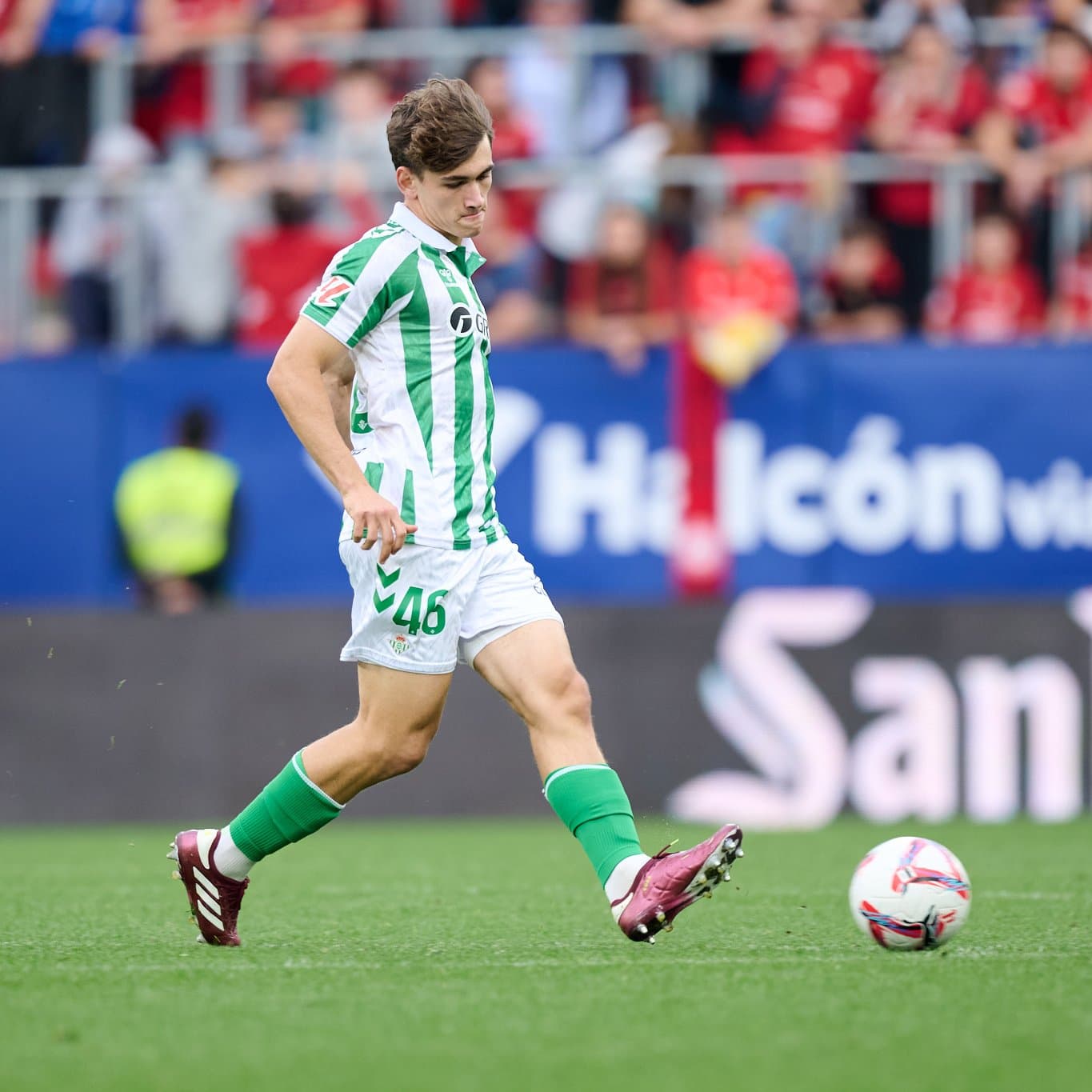 Mateo Flores, frente a Osasuna