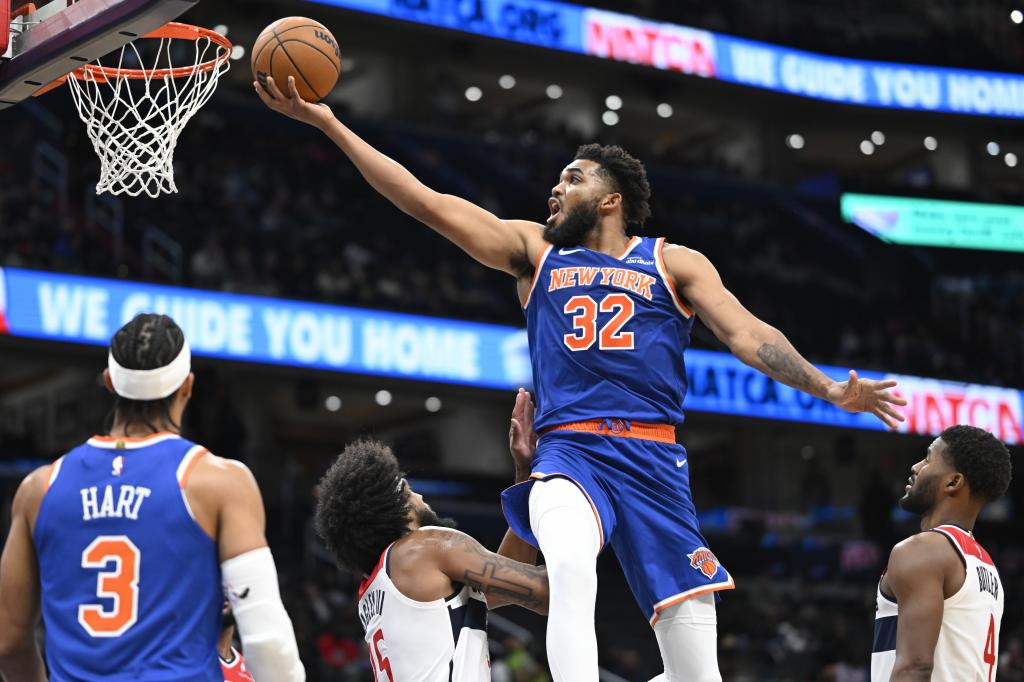 Karl-Anthony Towns ante los Wizards en pretemporada.