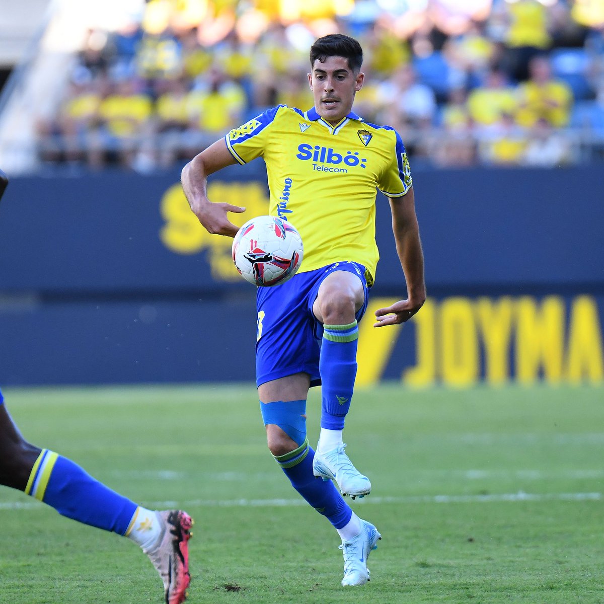 Carlos Fernández durante uma partida nesta temporada.