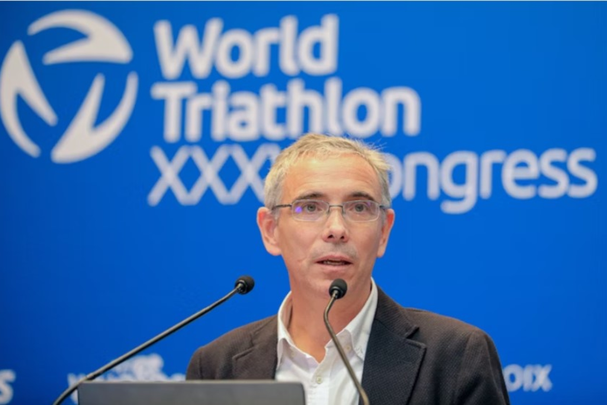 Antonio Fernández Arimany en una reunión de World Triathlon.