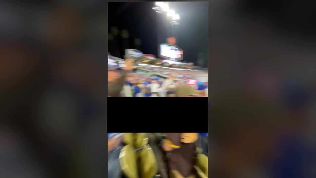 La modelo Sasha Maria Figueiredo y una amiga hicieron topless en las gradas del estadio durante el partido de la MLB que enfrentó a Los Angeles Dodgers con los San Diego Padres.