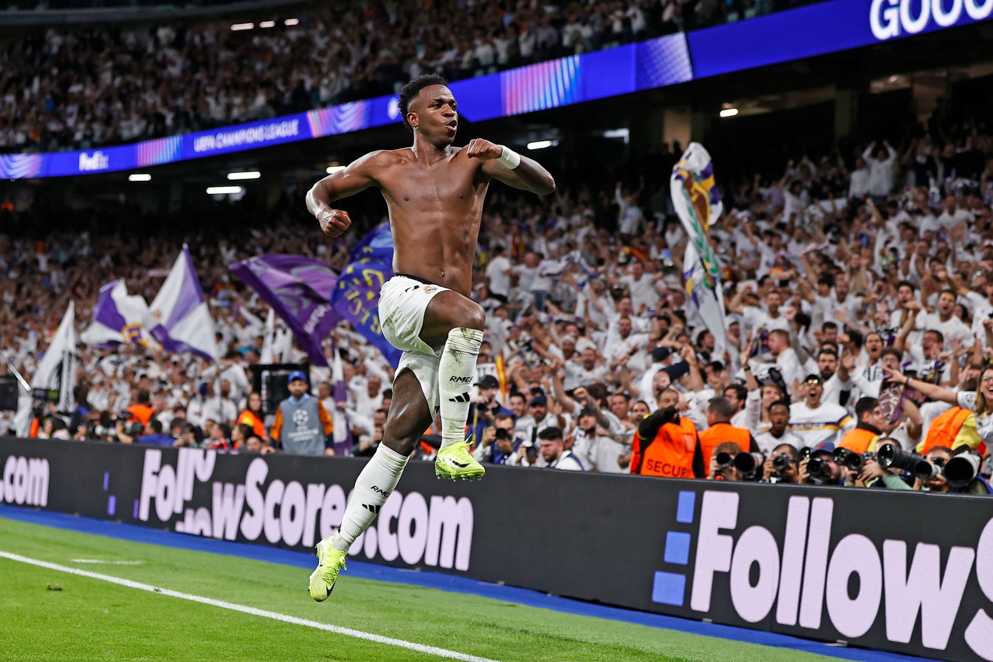 Vini Jr. celebra un gol del Madrid en Champions.